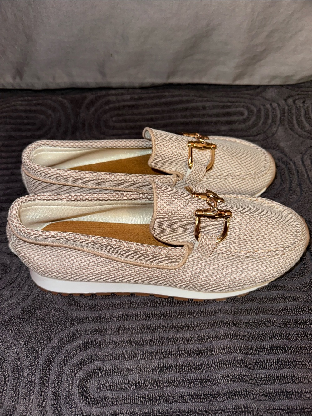 The Hills Nashville Women's Blush Knit Slip-On Loafers. - Picture 2 of 5